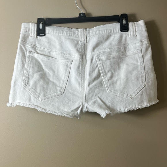Venus White Jean Shorts Size 8 Casual Denim Cut-Offs Summer Western Boho - Picture 8 of 9